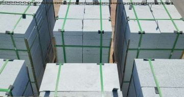 甘肃 芝麻白花岗岩5公分地铺石 花岗岩厂家工厂装车日常