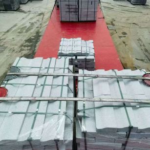 甘肃 芝麻白仿形加直形路沿石出货日常