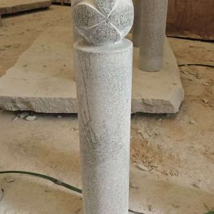 甘肃 芝麻白花岗岩石材挡车石柱、停车柱、圆柱挡车柱、方柱挡车柱等