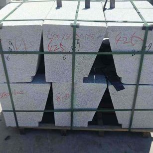 甘肃 芝麻白异形坐凳，石凳