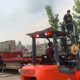 甘肃 黄金麻冰裂纹，地铺石装车