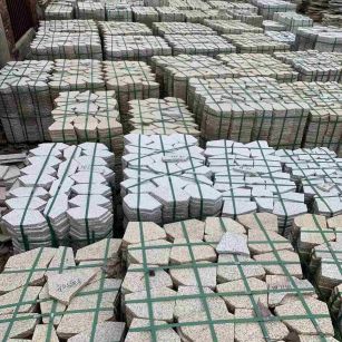 甘肃 黄金麻白麻花岗岩荔枝面地铺石(冰裂纹)