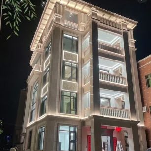 甘肃 芝麻白花岗岩别墅外墙夜间效果