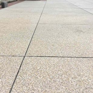 甘肃 黄金麻花岗岩石板材荔枝面地面铺装效果