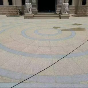 甘肃 黄金麻芝麻灰花岗岩石材地铺拼接效果