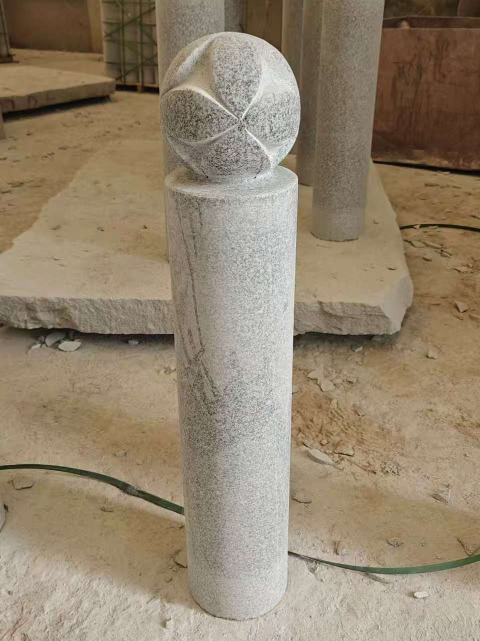 甘肃 芝麻白花岗岩石材挡车石柱、停车柱、圆柱挡车柱、方柱挡车柱等