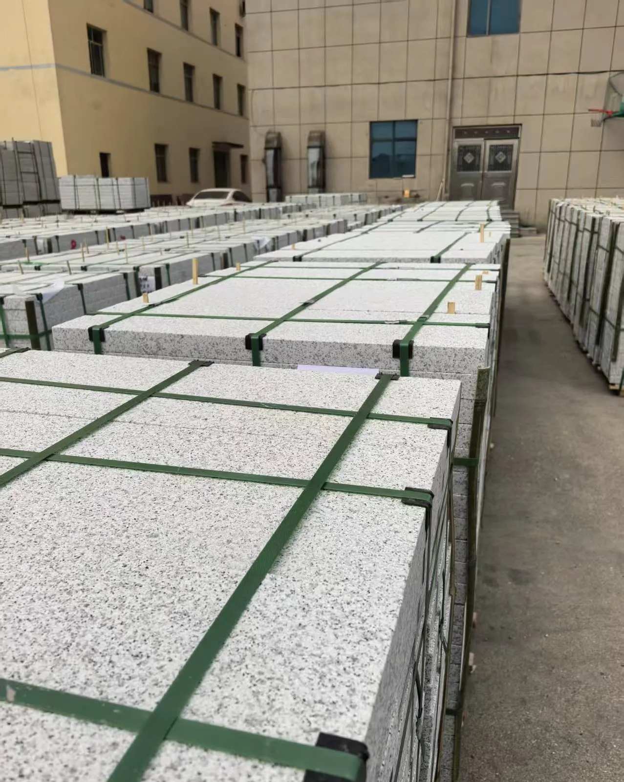 甘肃 白麻花岗岩5.0公分荔枝面地铺石