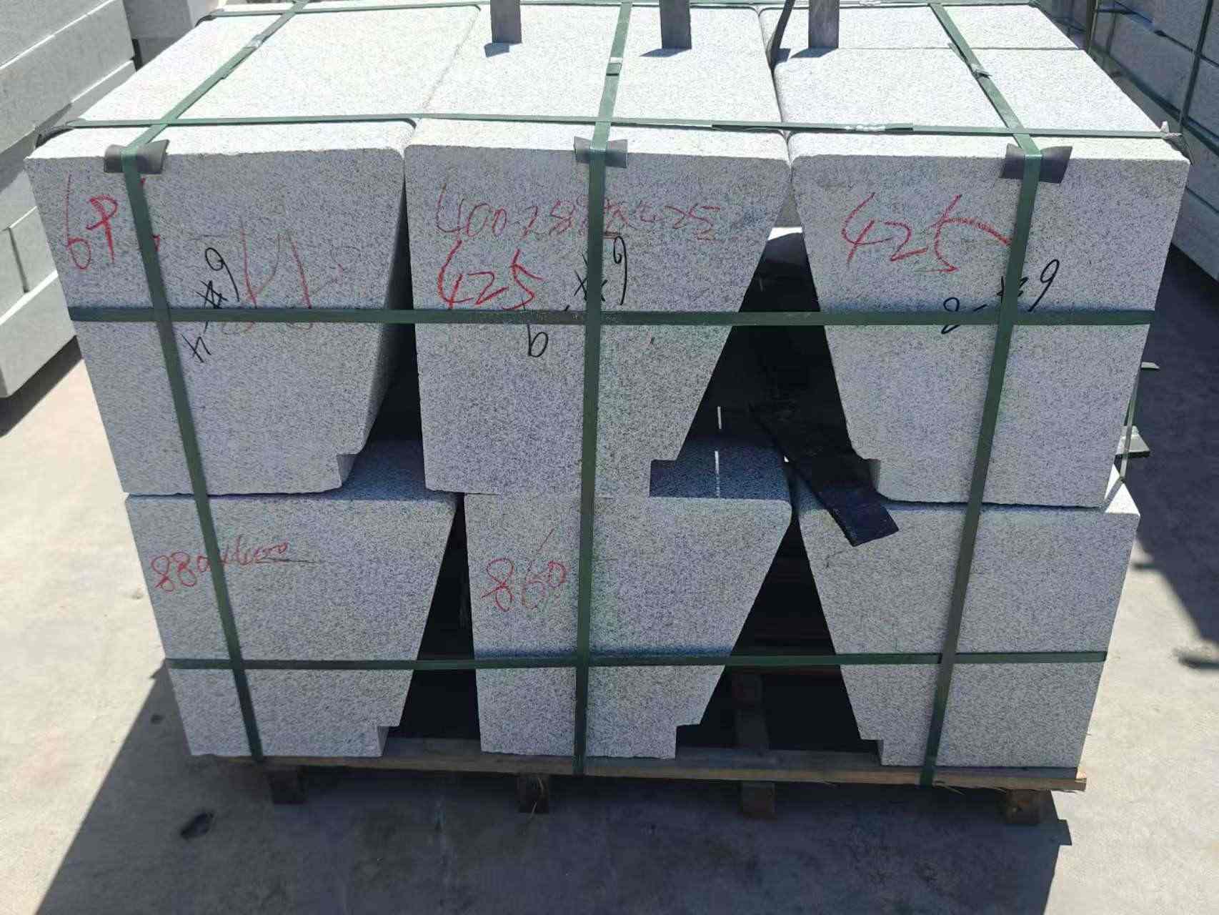 甘肃 芝麻白异形坐凳，石凳