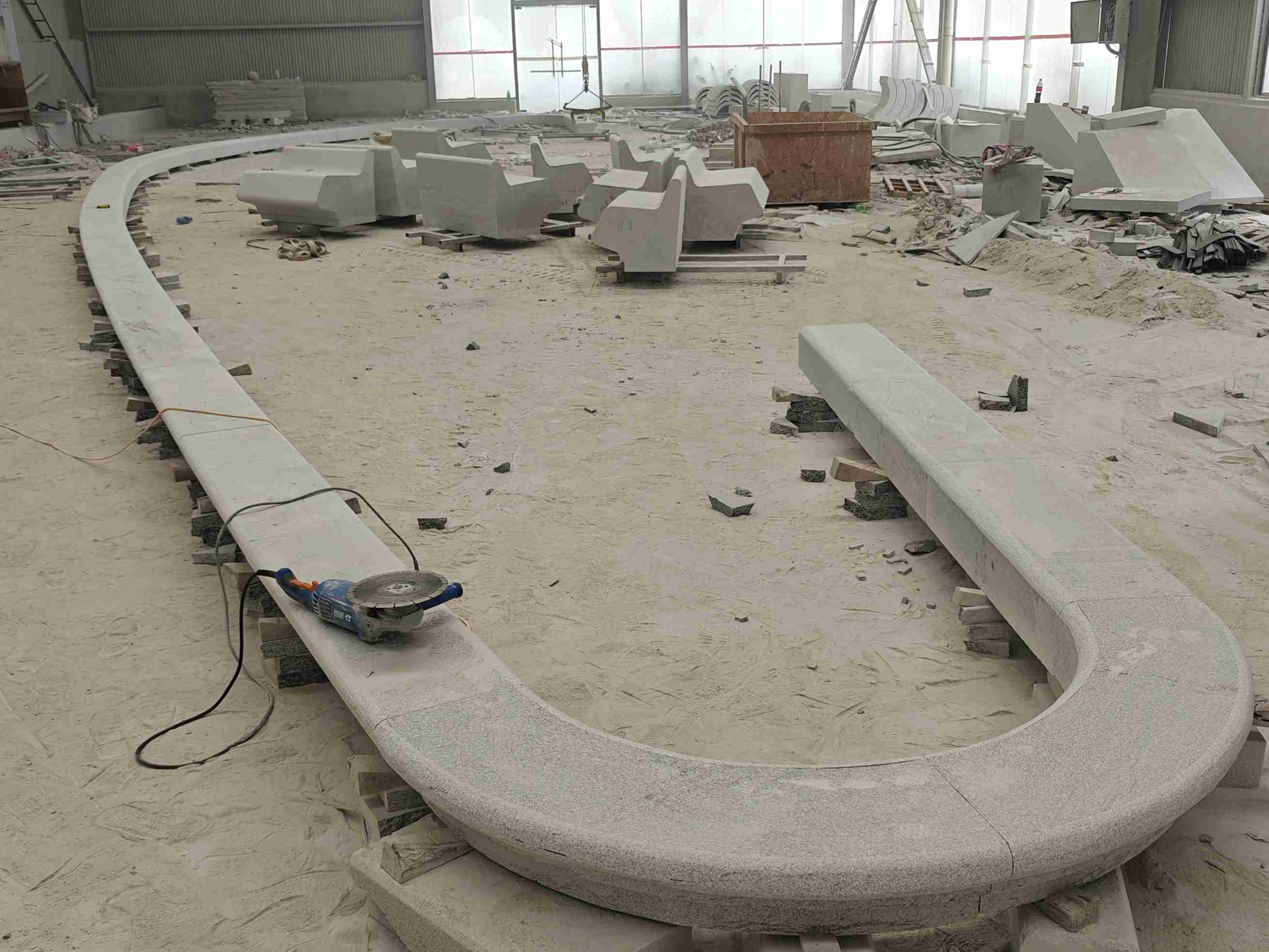 甘肃 芝麻白花岗岩弧形花坛石，坐凳石