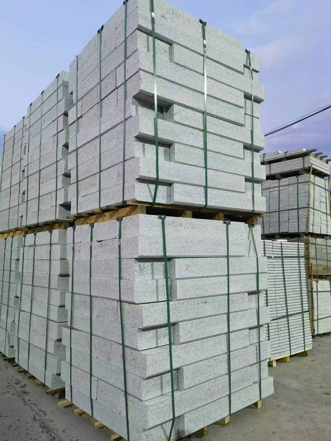 甘肃 芝麻白花岗岩路沿石，路缘石，路肩石，道牙，立缘石，马路牙子，街沿石，侧石等