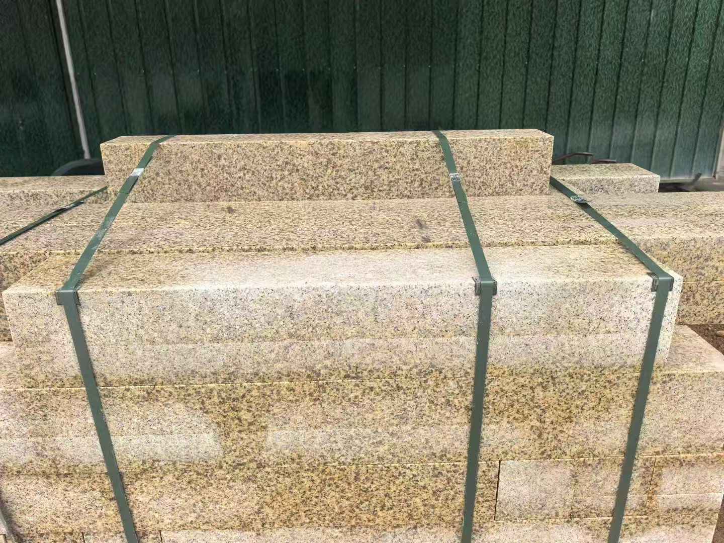 甘肃 黄金麻花岗岩石材机切面栏杆料半成品