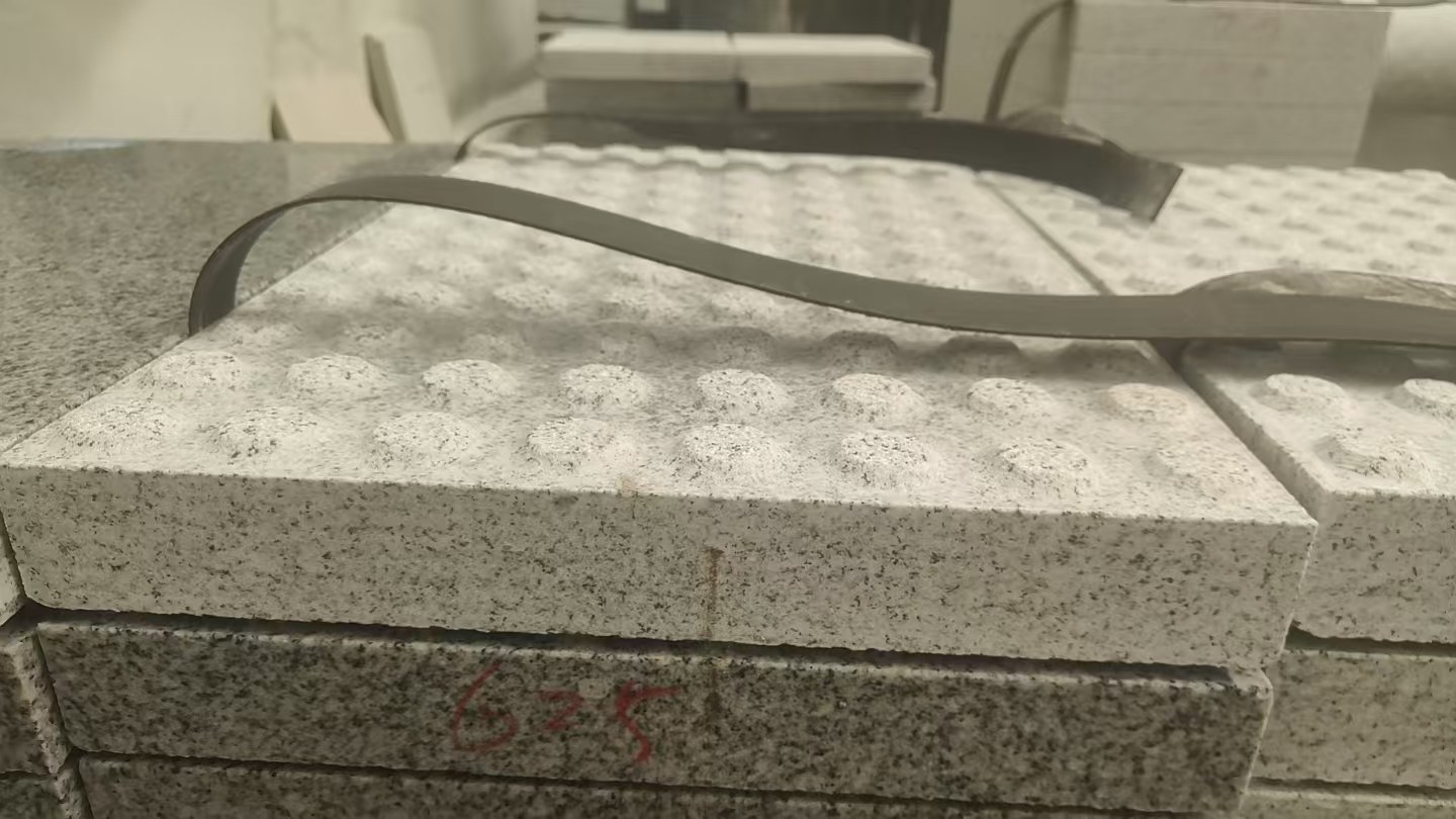 甘肃 芝麻白花岗岩6.0公分荔枝面五轴加工雕刻盲点