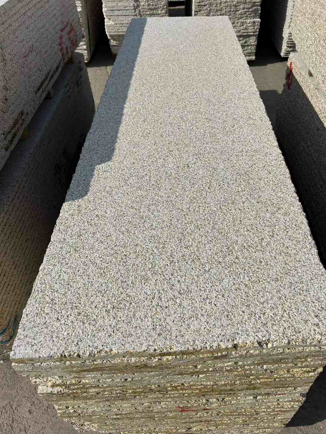 甘肃 黄金麻花岗岩荔枝面毛板，半成品