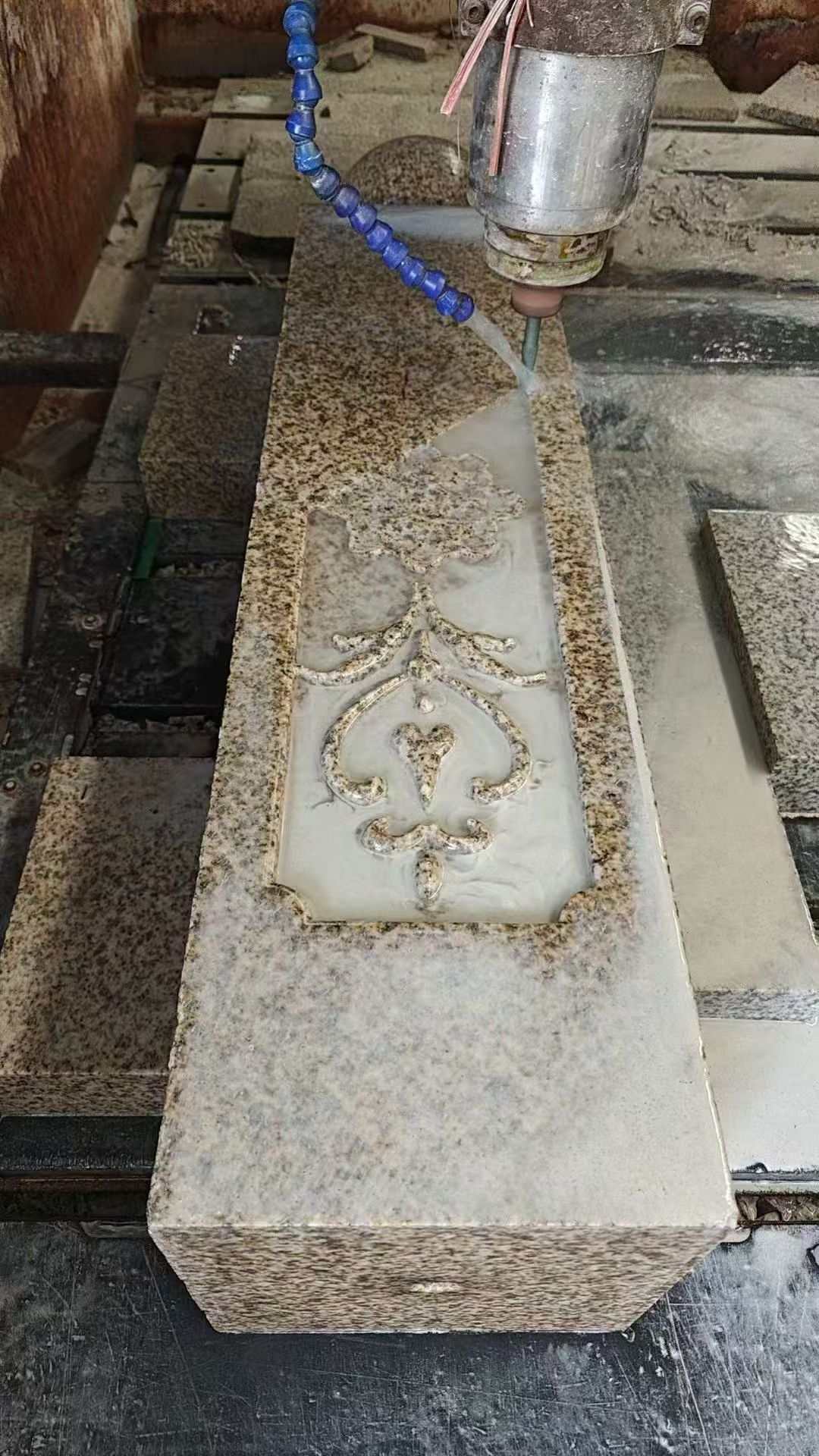 甘肃 黄金麻花岗岩异形加工雕刻栏杆大柱