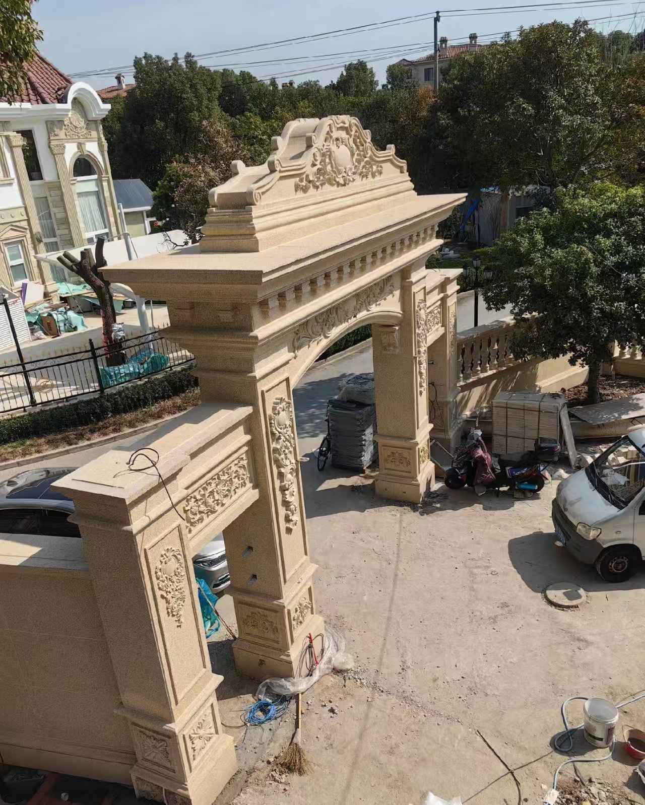 甘肃 黄金麻荔枝面花岗岩别墅门楼