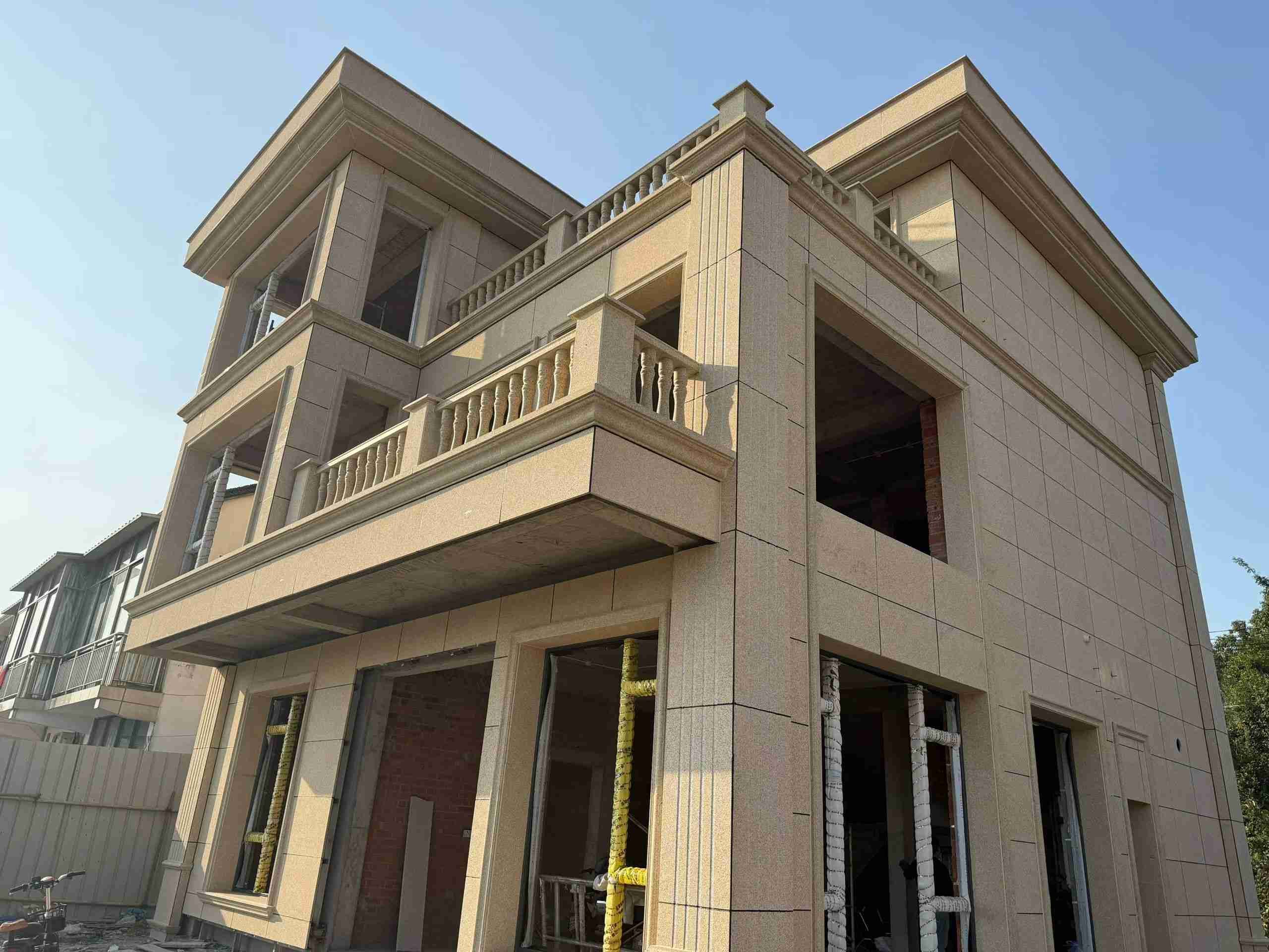 甘肃 黄金麻花岗岩石材荔枝面外墙干挂效果展示