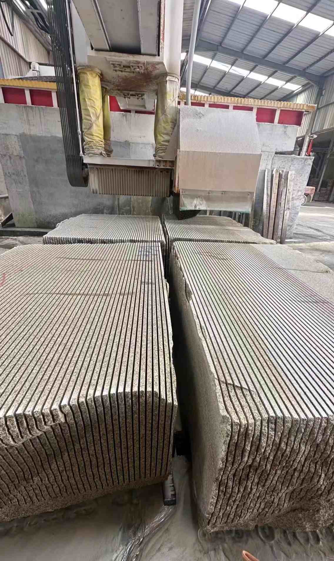 甘肃 车间生产日常，黄金麻白麻花岗岩