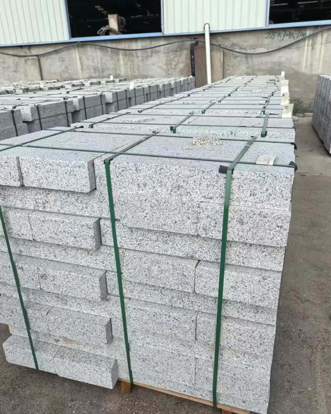 甘肃 白麻花岗岩路沿石，弧形路沿石，道牙石，马路牙子，界石，路缘石，平沿石，直岩石，平缘石等