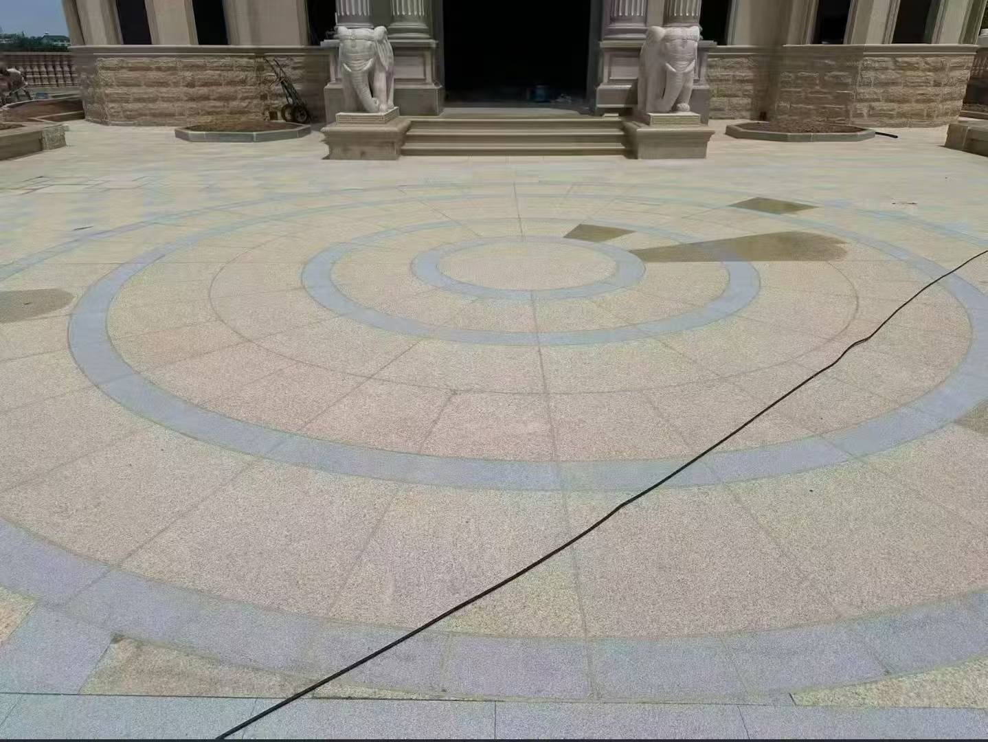 甘肃 黄金麻芝麻灰花岗岩石材地铺拼接效果