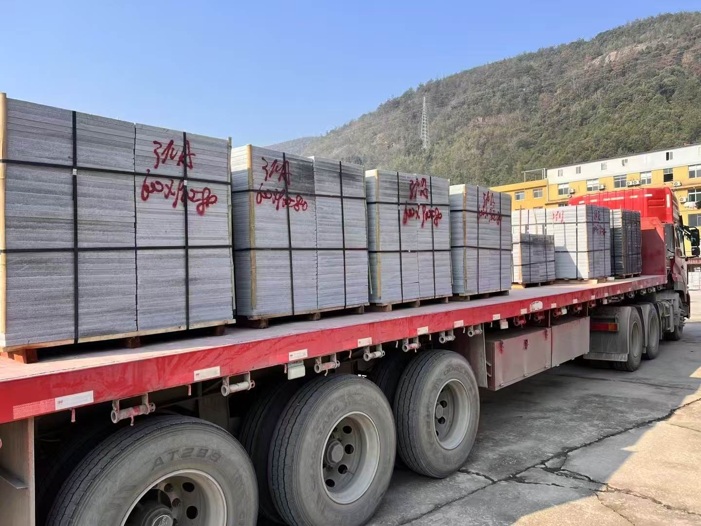 甘肃 芝麻灰地铺石出货日常