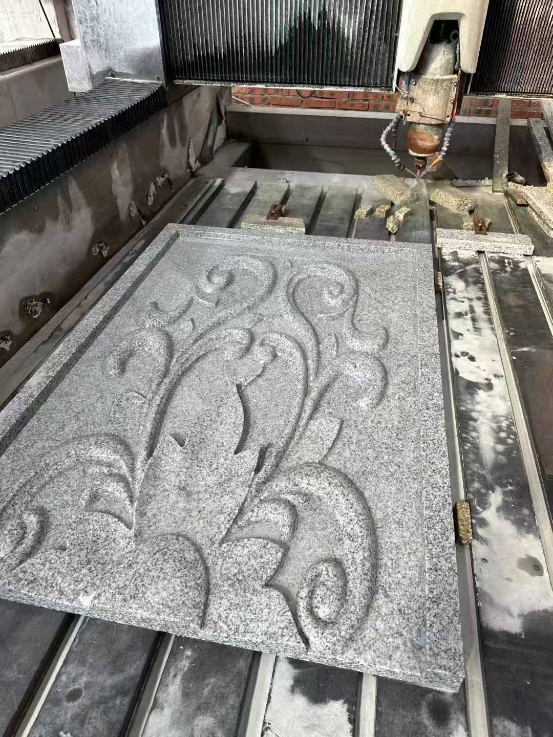 甘肃 白麻别墅干挂雕花板