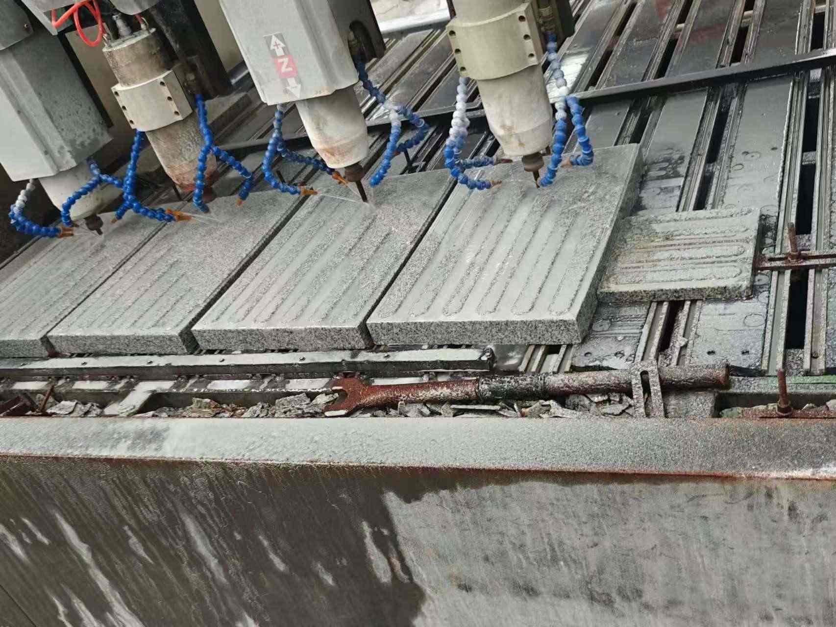 甘肃 芝麻白花岗岩荔枝面盲道雕刻