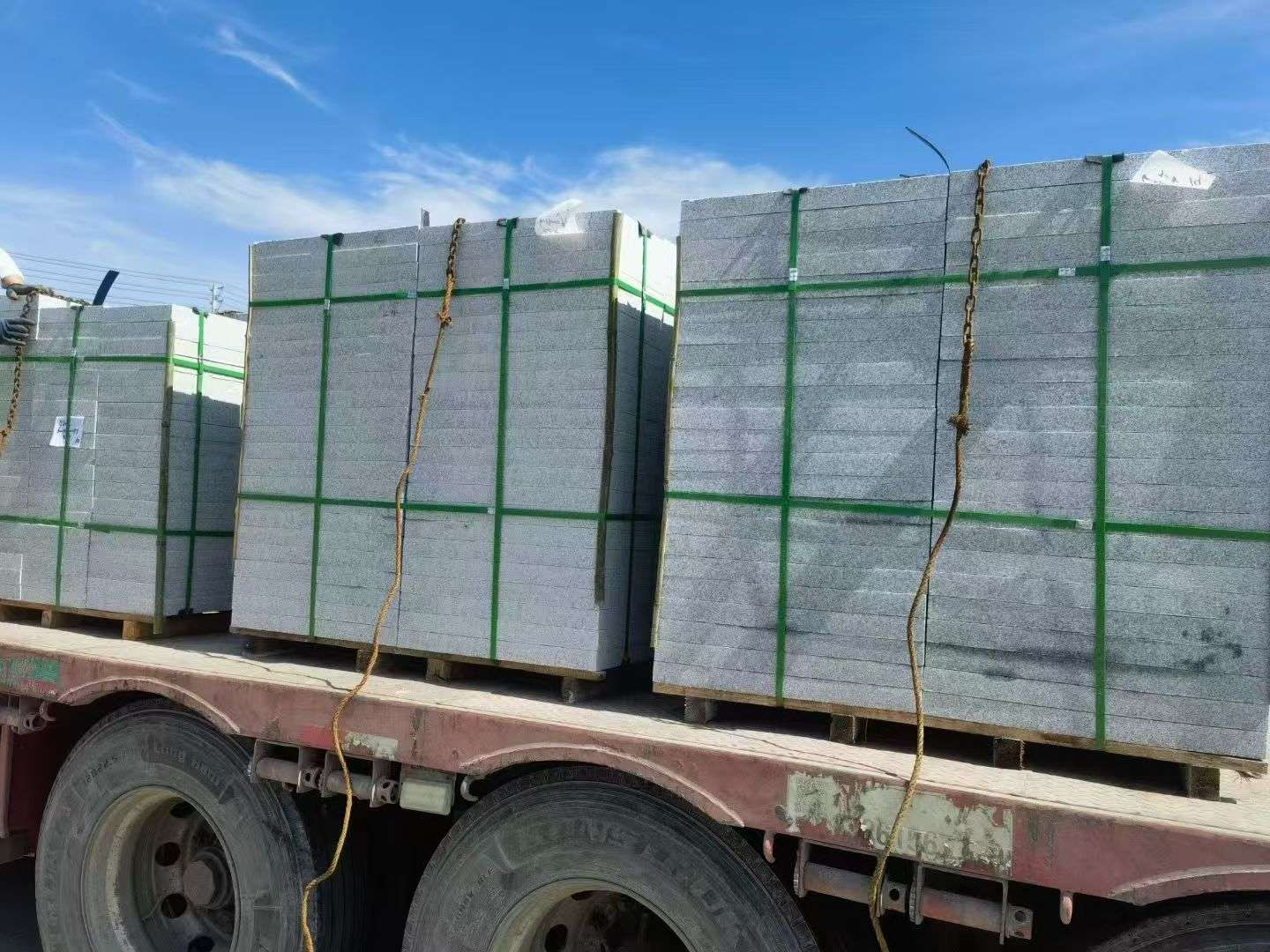 甘肃 芝麻白花岗岩地铺石装车日常