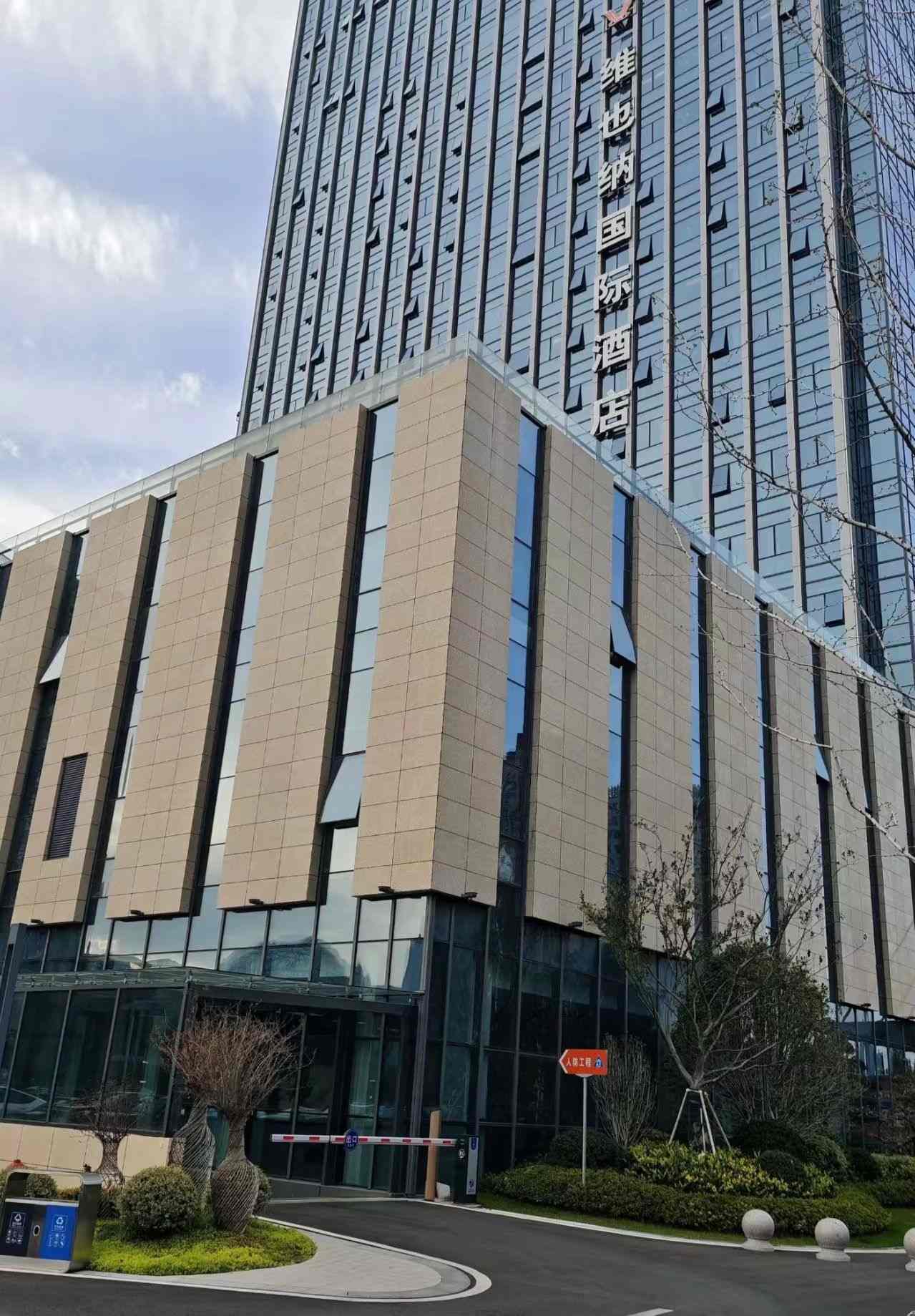 甘肃 黄金麻花岗岩外墙干挂