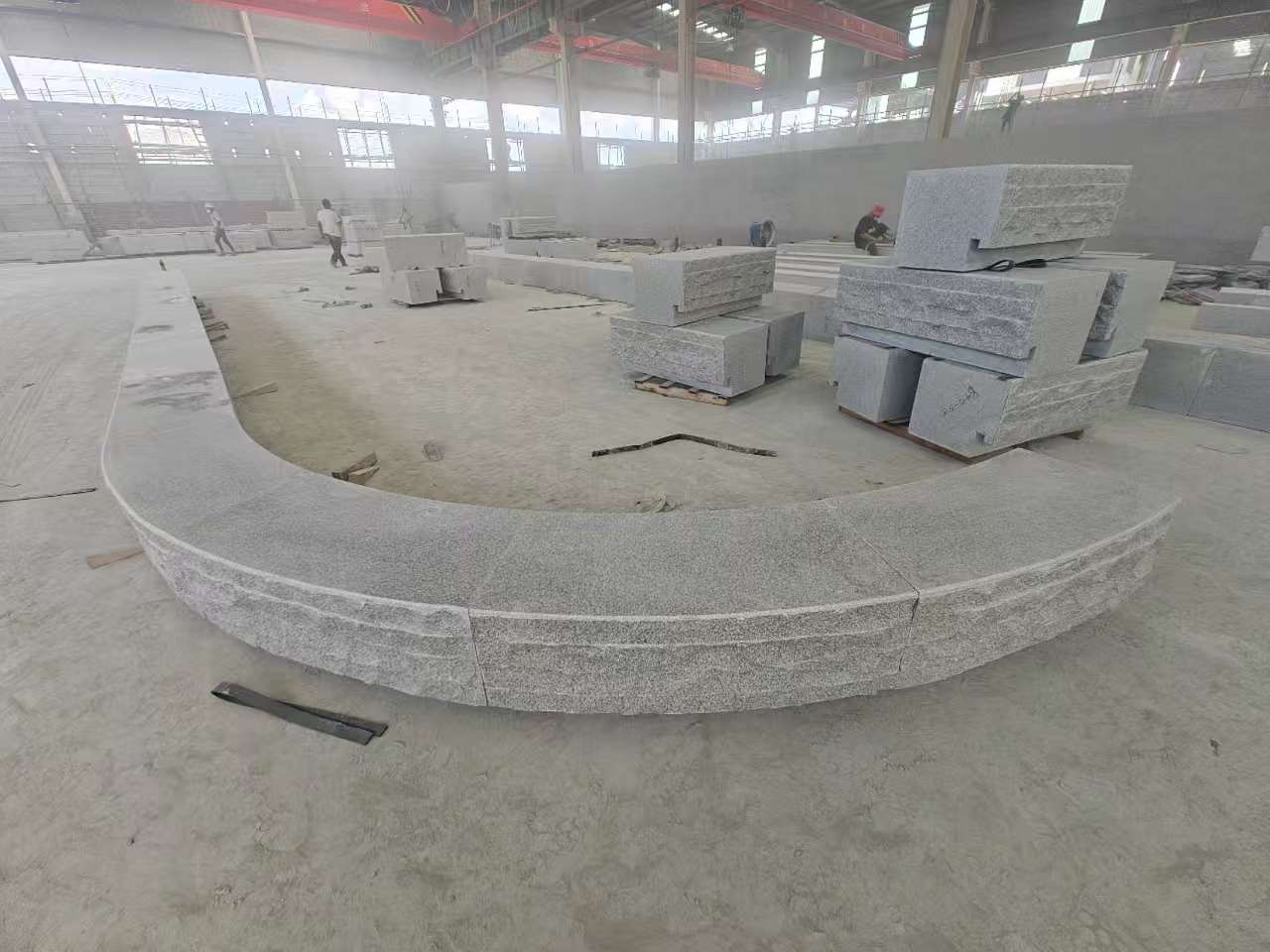 甘肃 芝麻白异形坐凳，自然面光面弧形加工