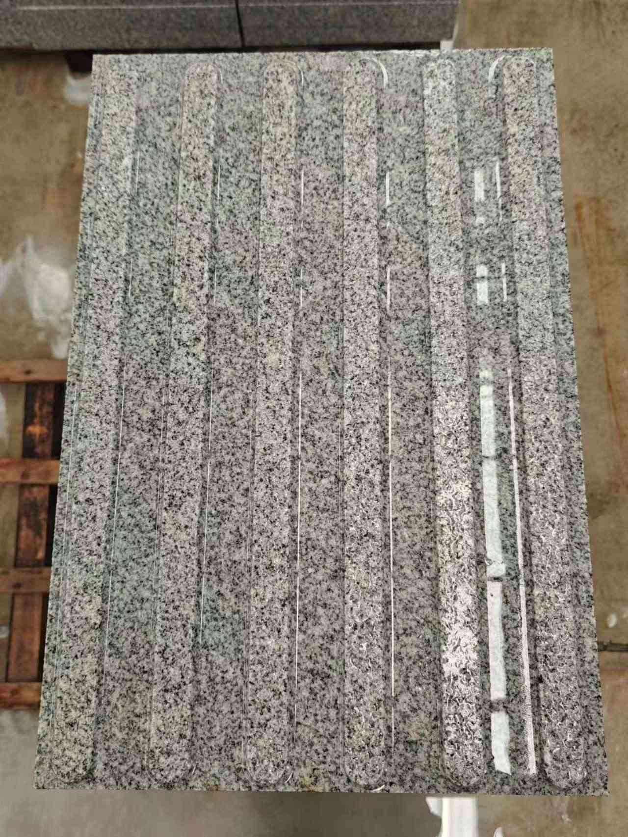 甘肃 芝麻白花岗岩荔枝面雕刻盲道，盲条