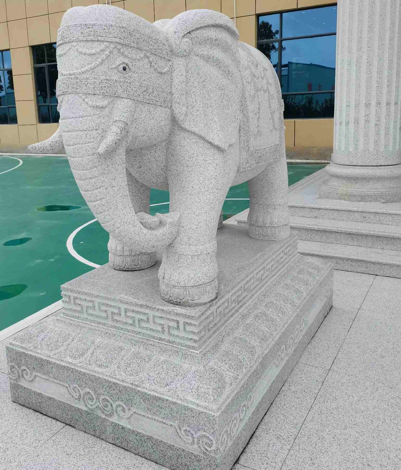 甘肃 白麻花岗岩动物异形石雕-大象