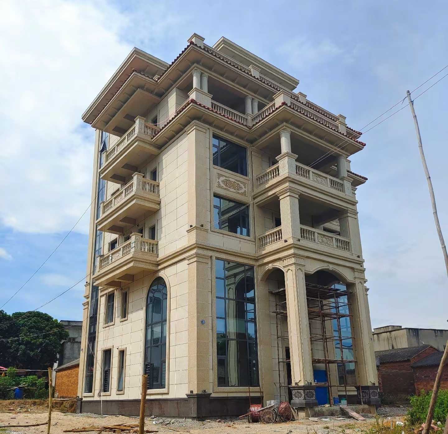 甘肃 黄金麻花岗岩石材别墅外墙干挂搭配（雕花栏杆花瓶柱门楼罗马柱）