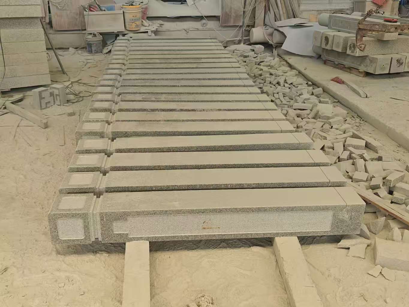 甘肃 芝麻白异形加工雕刻-栏杆大柱，方柱